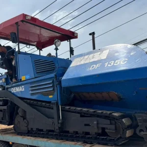 Máy rải nhựa đường bánh xích DEMAG